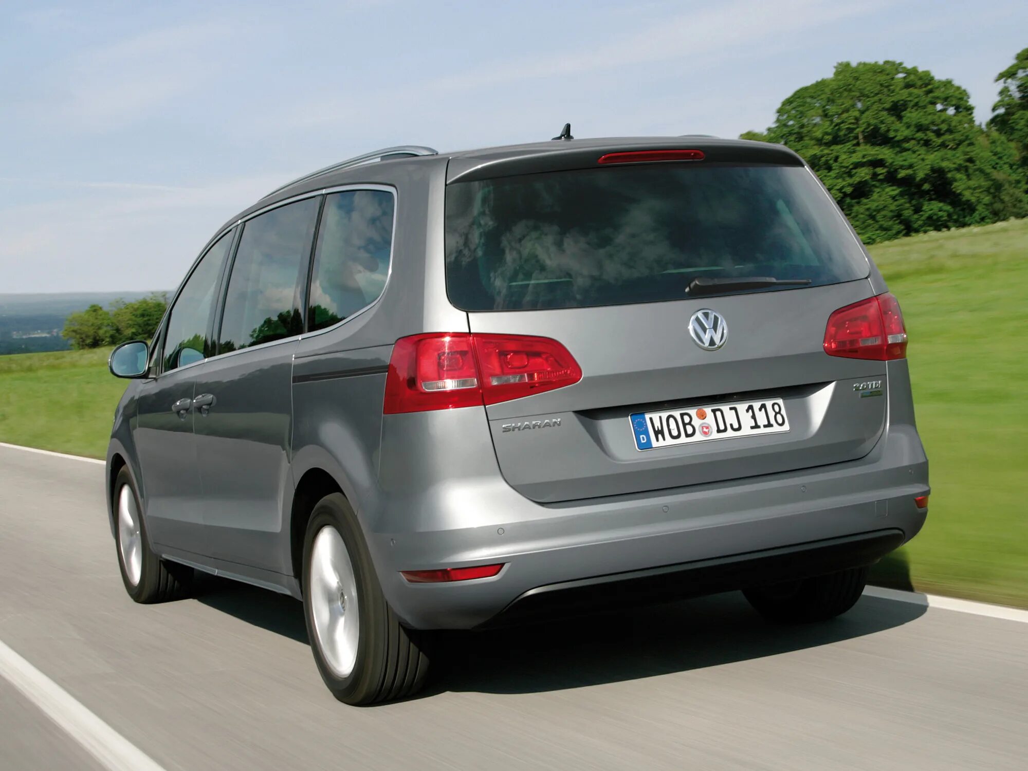 Volkswagen sharan автомобили volkswagen. Volkswagen Sharan 2010 года. Фольксваген Шаран 2010. Volkswagen Sharan 2 поколение. Фольксваген минивэн Sharan.