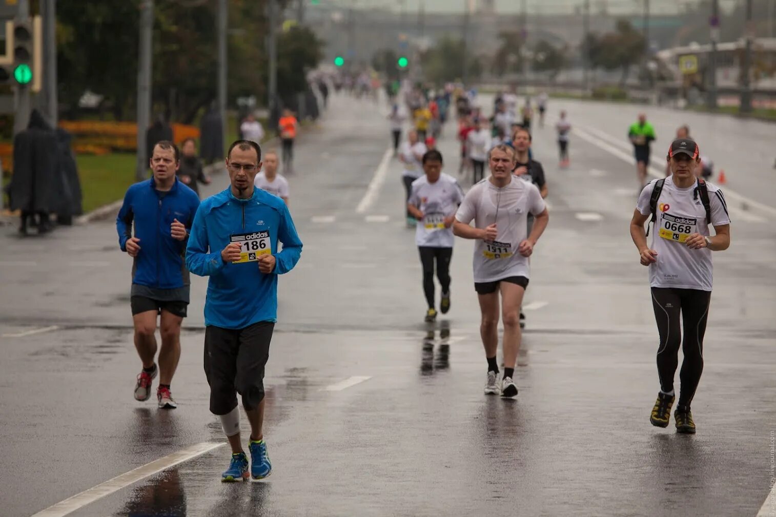 Казанский марафон победители. Ведущий марафона. Лера башева. Марафон бега владивосток. Киргишаны веломарафон.
