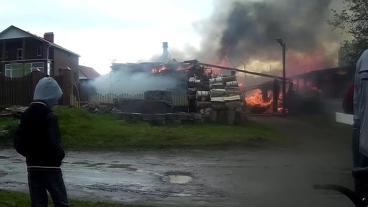 Гисметео черноисточинск. Поселок Черноисточинск. Пожар в посёлке Аютинском. Здание администрации посёлка Черноисточинск. Пожар в Черноисточинске сегодня.