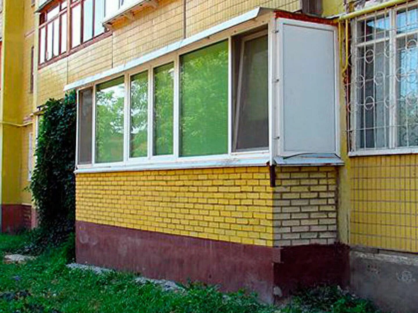 Пристройка 1 этаж. Пристроенные балконы. пристройка балкона. застекленный балкон. балкон пристрой.