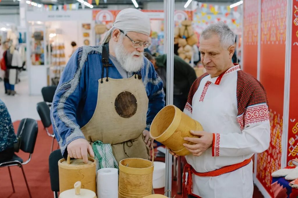 Какими ремеслами славится пермский край. Пермские народные промыслы пермь. народный мастер пермского края. пермская ярмарка народных промыслов и ремесел 2025. пермский край пермская ярмарка.
