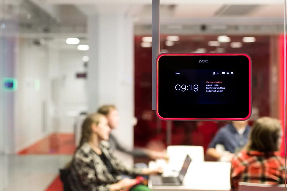 Booco система бронирования с телефон. Бронирование переговорных. Панель бронирования переговорной. Панельный пк qbic td-0350. Экран бронирования переговорных.