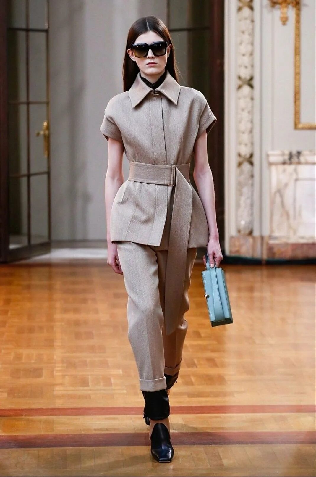 Версаче вог 2022. Мода в германии. Коллекция вячеслава зайцева 2021. Коллекция одежды в лоскутной технике. Модная весенняя одежда для женщин.