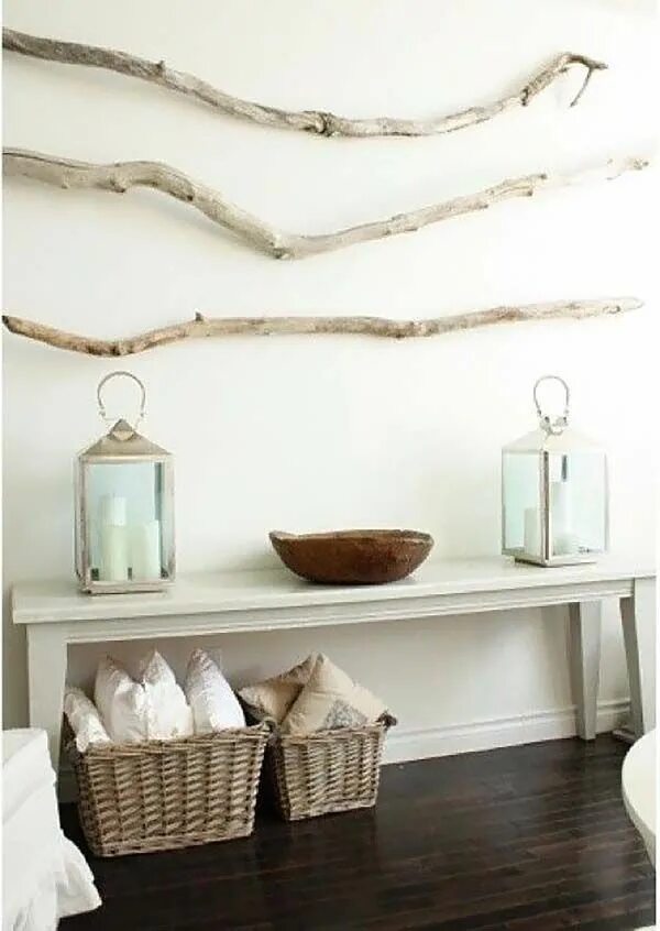 Коряга в интерьере на стене Driftwood Replica Finished In Bright Metallic Silver With Light Antiquing Displa