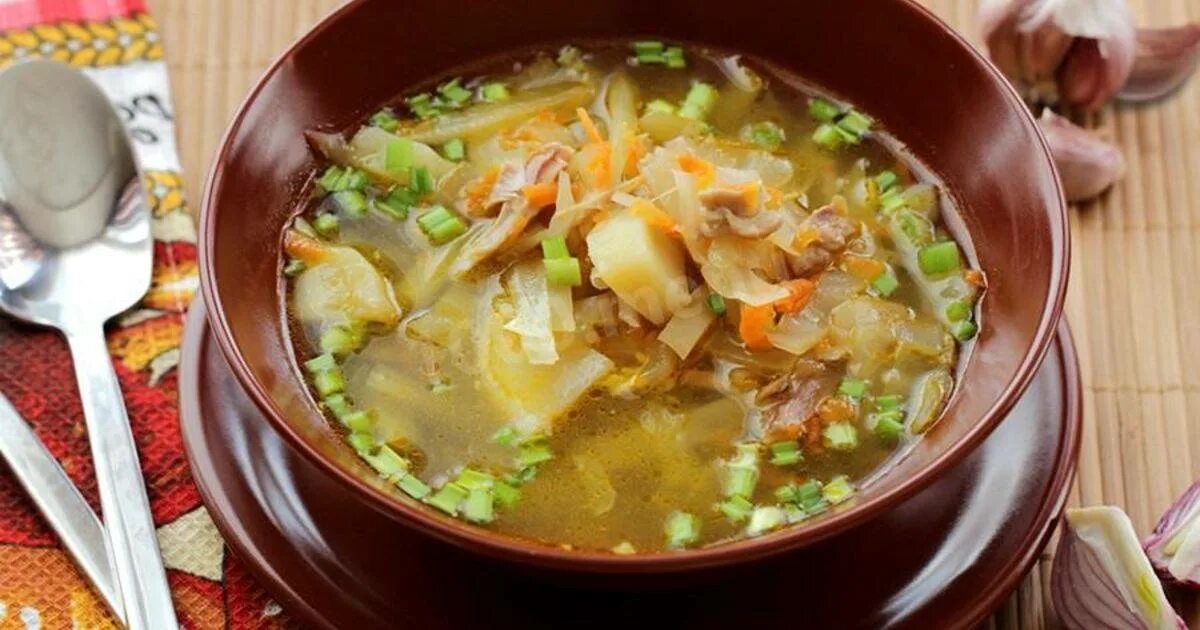 Бульон из овощей. Суп в кастрюле. Сварить суп видео. Суп на овощном бульоне. Супчик на скорую руку.