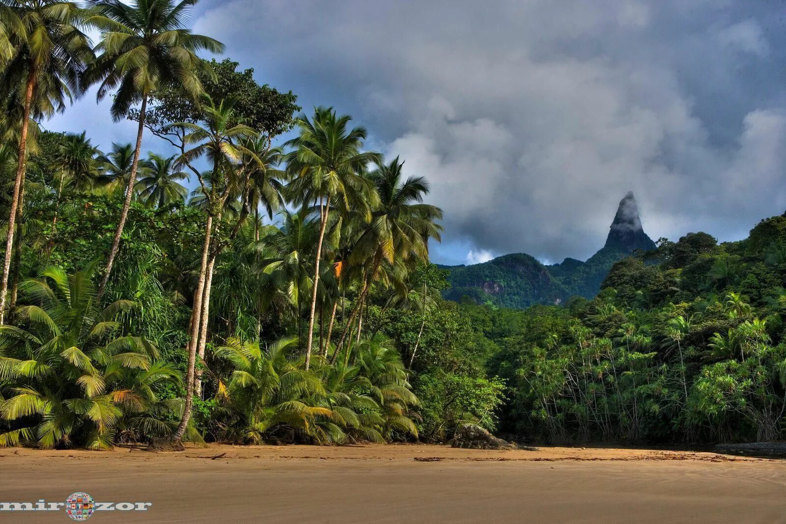 сан-томе (остров). сан-томе (остров). гвинейский залив сан томе. невеш (сан-томе и принсипи). демократическая республика сан-томе и принсипи.