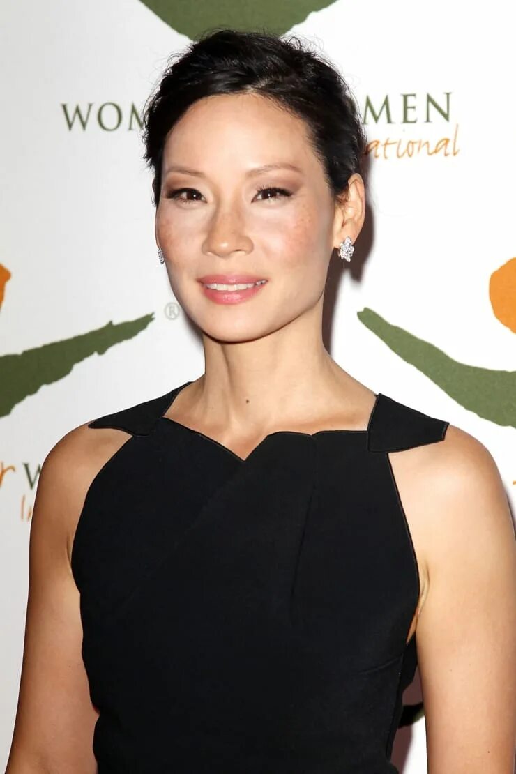 Люси лью биография. Люси лиу. люси лью 2025. lucy liu 2000. люси лью сейчас.