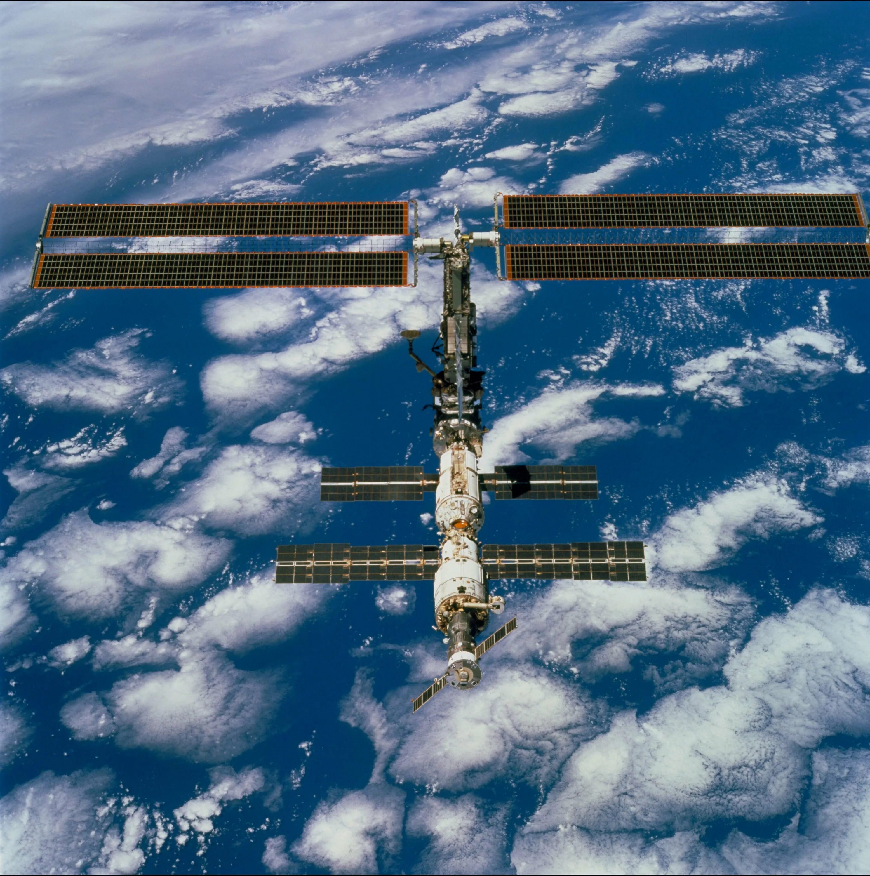 Международная космическая станция в каком году. Международная Космическая станция МКС. Космическая орбитальная станция МКС. Станция ISS. 1с в 1мкс.