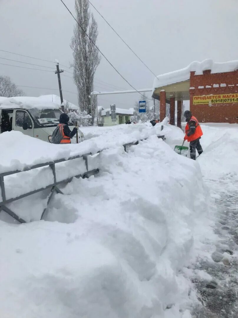 Точный прогноз погоды в хадыженске. Хадыженск зимой. Хадыженск наводнение 2018. Хадыженск зимой 2022. Засыпало снегом Хадыженск.