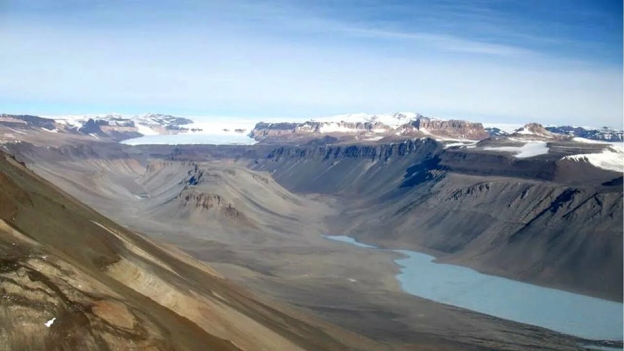 Самая сухая территория земли. Долина Мак Мердо в Антарктиде. Сухие Долины Мак-Мердо. Антарктида пустыня Мак Мердо. Сухие Долины Мак-Мердо в Антарктиде.