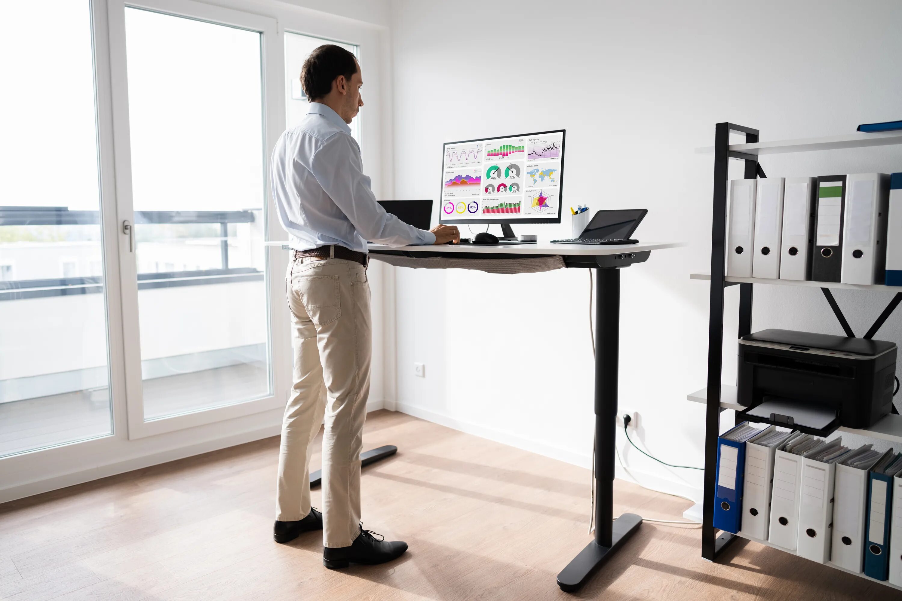 Где можно работать стоя. Standing desk. desk for standing. стоячий стол замена. working behind the standing desk.