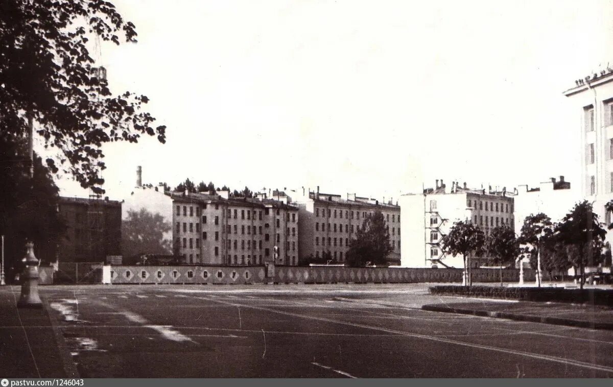 Петербург пролетарская улица. Площадь Пролетарской диктатуры в Санкт-Петербурге. Пролетарской диктатуры. В Петербурге.. Дом политпросвещения, площадь Пролетарской диктатуры. Суворовский пр 67 Санкт-Петербург.