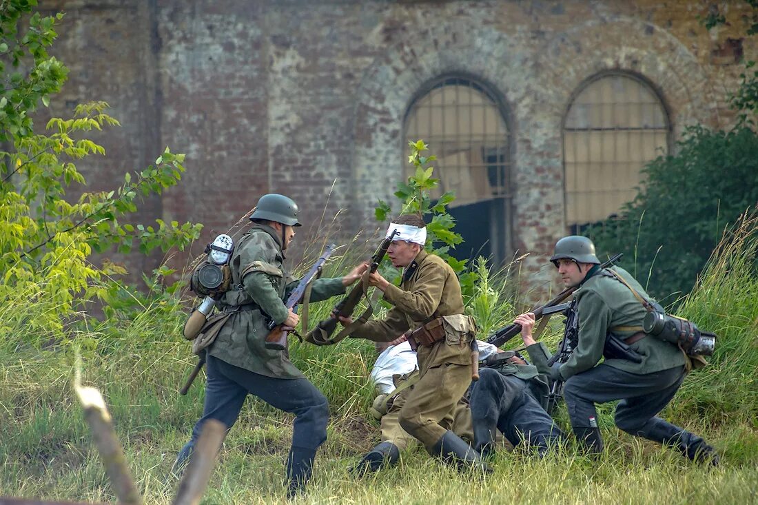 Оборона Брестской крепости реконструкция. Брестская крепость бои в 1941. Брестская крепость 22 июня реконструкция.