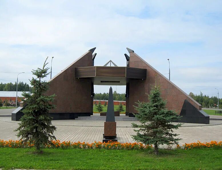 Памятники на домодедовском кладбище. Военно мемориальный некрополь на Домодедовском кладбище. Московское Домодедовское кладбище. Домодедовское кладбище Москва. Сайт некрополя Домодедовского кладбища.