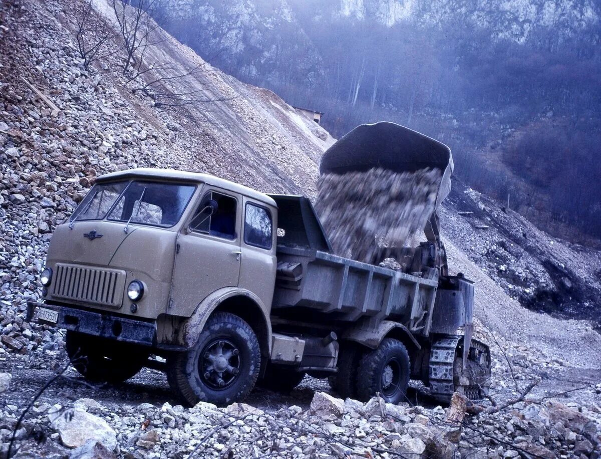 Краз-256б самосвал. Зил ммз 4516. Магирус дойц тягач. Автосамосвал маз 503. Советские самосвалы.