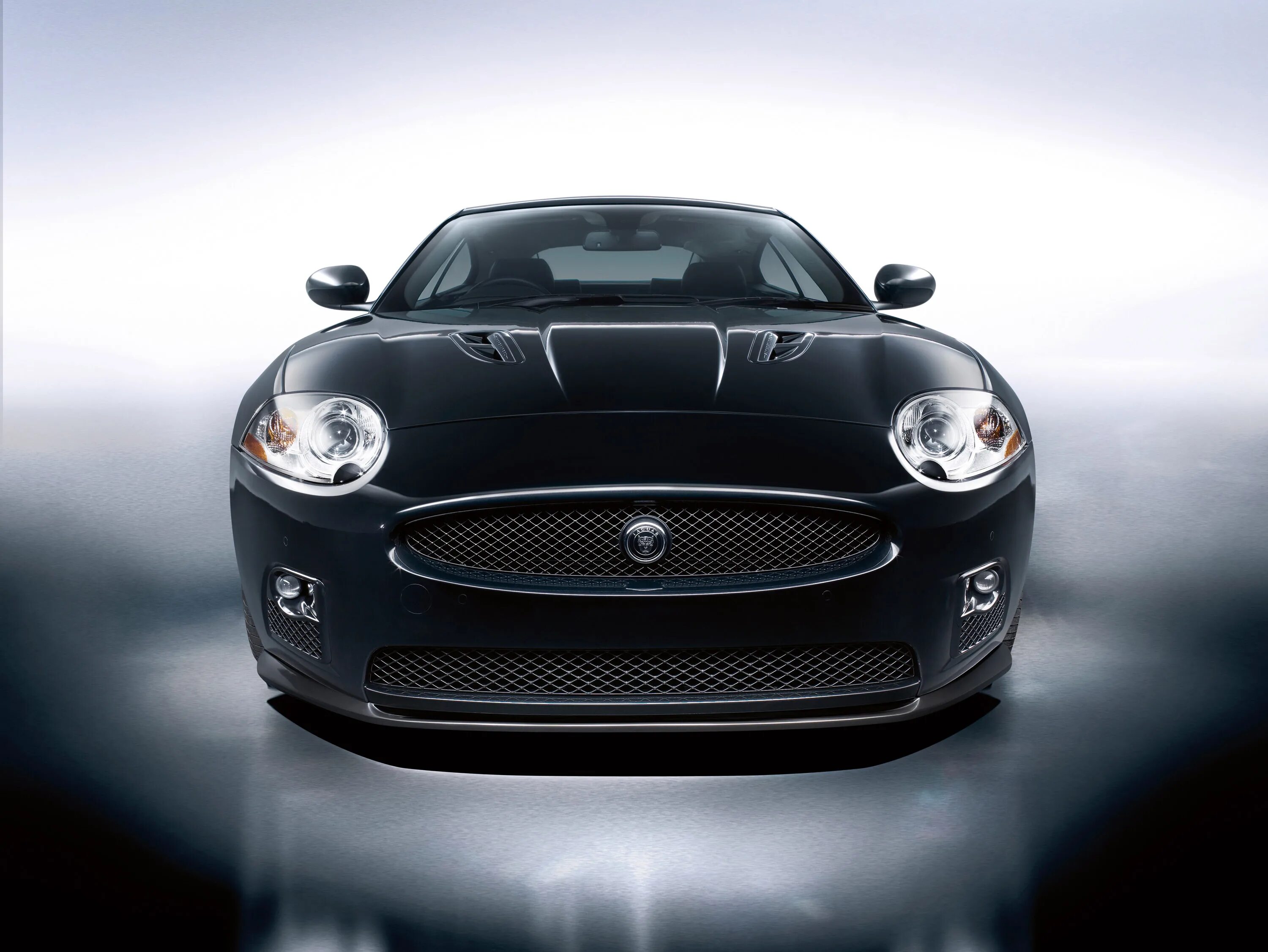 Машина ягуар страна производитель. Ягуар XKR 2009. Jaguar XKR S 11. Ягуар ХКР 2008. Ягуар машина 19.