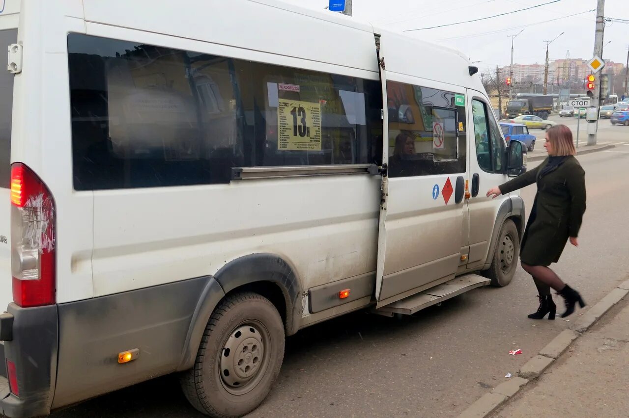 Смоленские маршрутки. 27 маршрутка смоленск. Маршрутка смоленск сегодня. Имя-м-3006 ford transit. Автобус 56н смоленск.