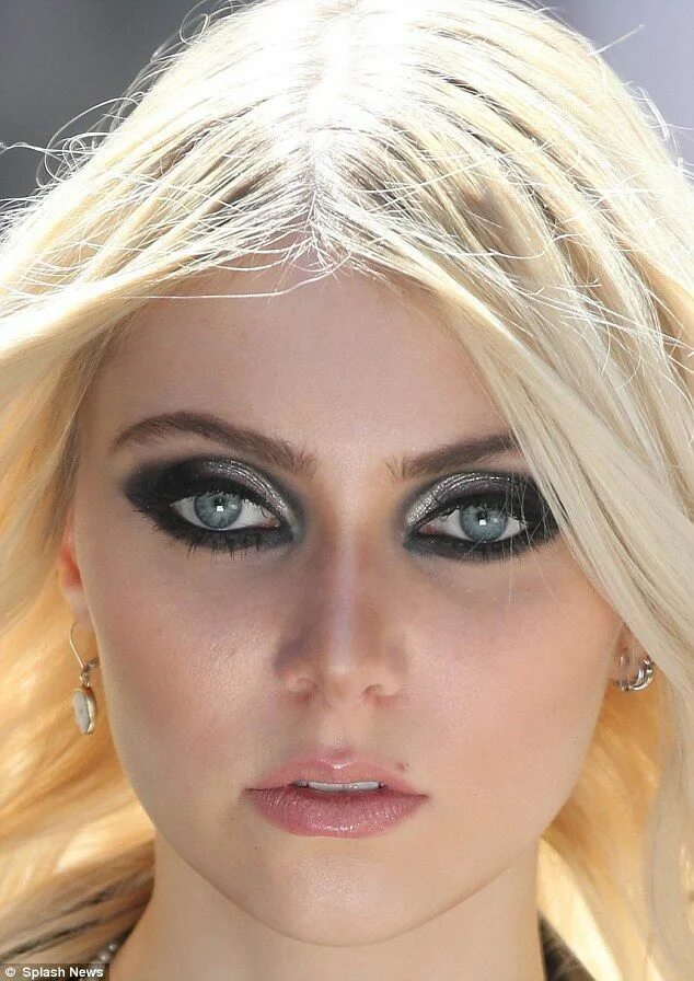 Макияж тейлор Pin by Gary Glenn on Taylor momsen Black eyeshadow, Makeup, Taylor momsen style