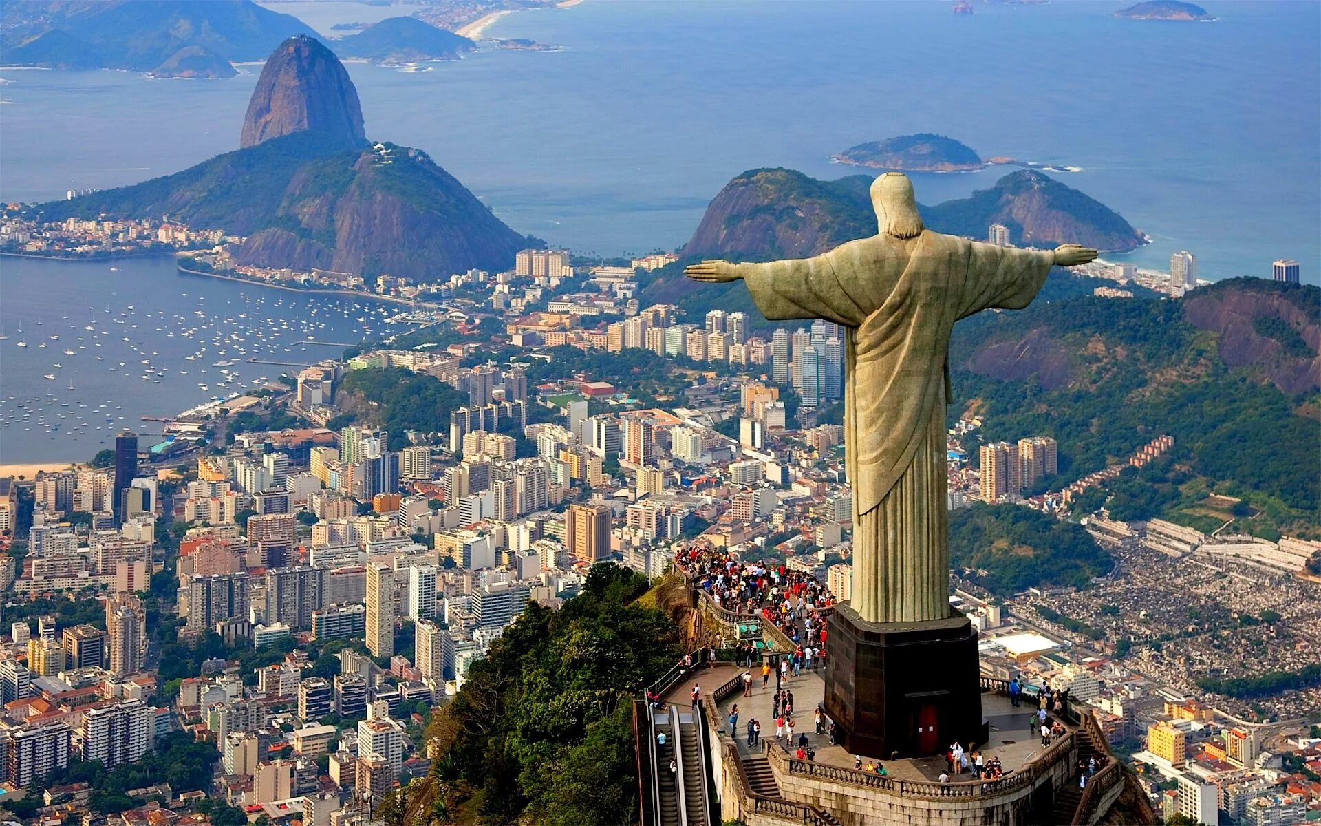 Все о бразилии. Статуя Христа в Рио-де-Жанейро. Статуя Христа-Искупителя Рио-де-Жанейро. Бразилия Рио де Жанейро. Статуя Христа Искупителя Аргентина.