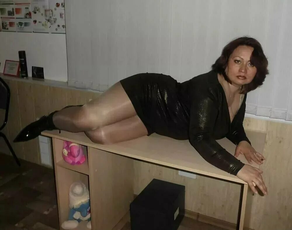 Домашняя фотосессия зрелой. Взрослые женщины частное. Взрослые женщины частное. Домашняя фотосессия зрелой. Зрелые в колготках частное.