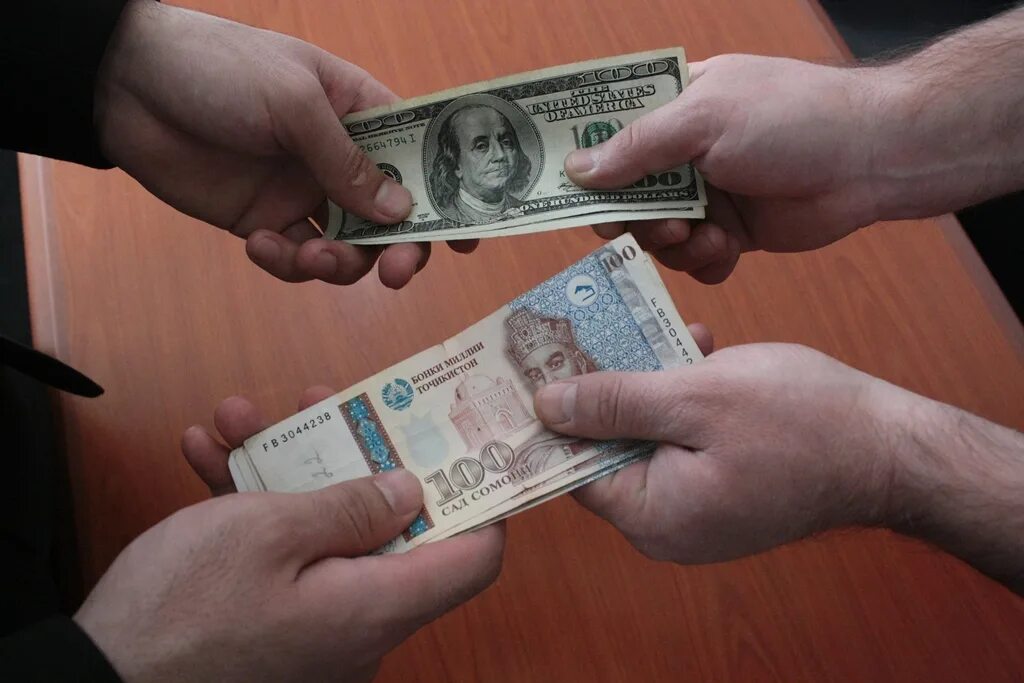 Валюта Таджикистана. Доллар на Сомони. Валюта в Таджикистане доллар. Рубль Таджикистан.
