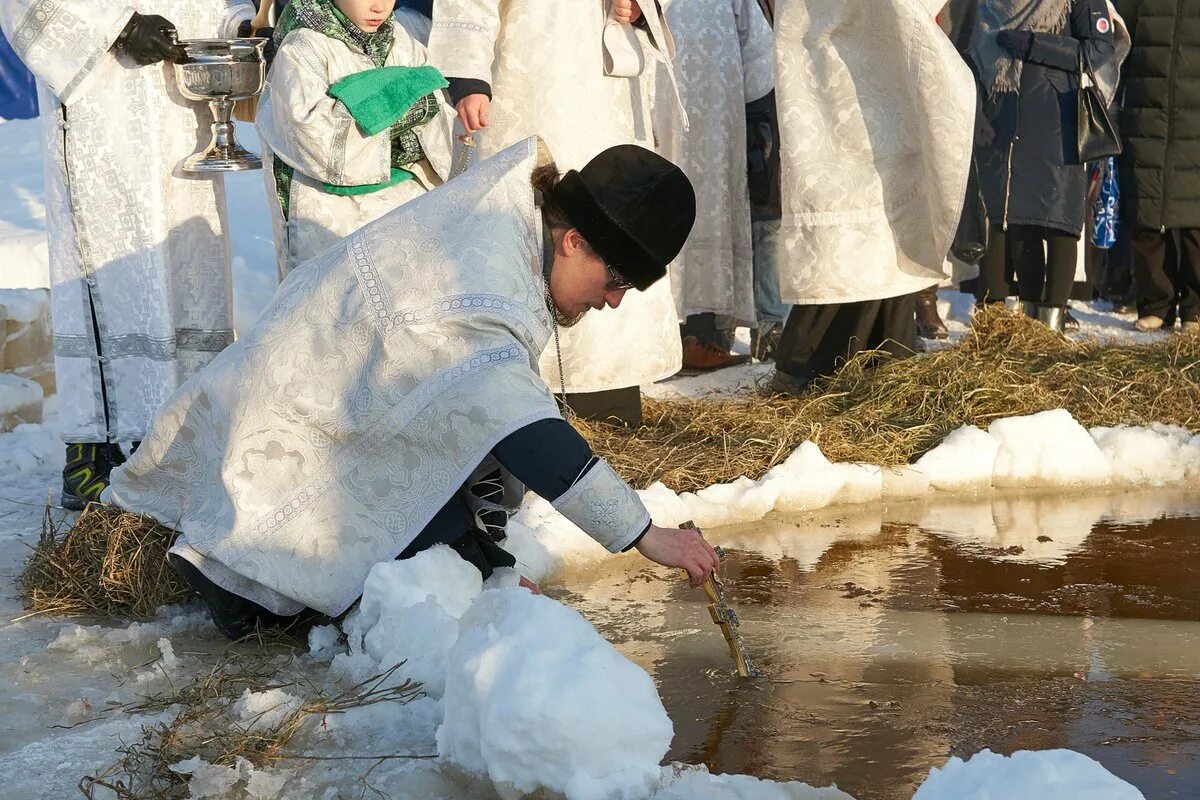 Крещение дата. 19 Января крещение Господне. Крещение Христа 19 января. С праздником Богоявления и крещения. С Крещением Господним 19.01.