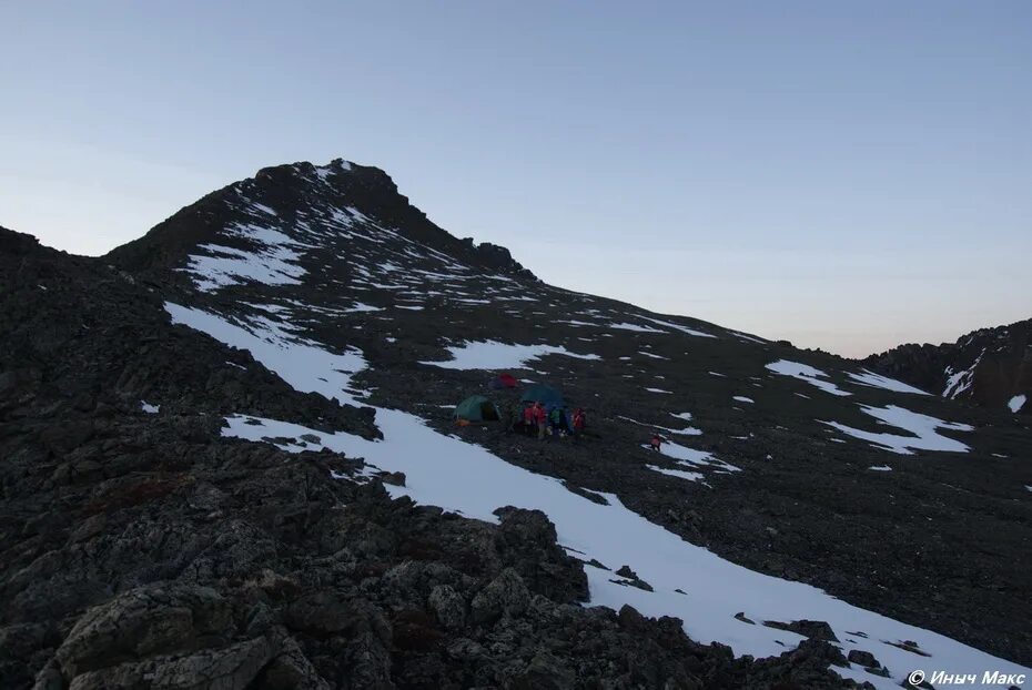 Matterhorn высота. Эмблемы с вершинами. Вершина актру. Маттерхорн вершина. Вершине аллуайв.