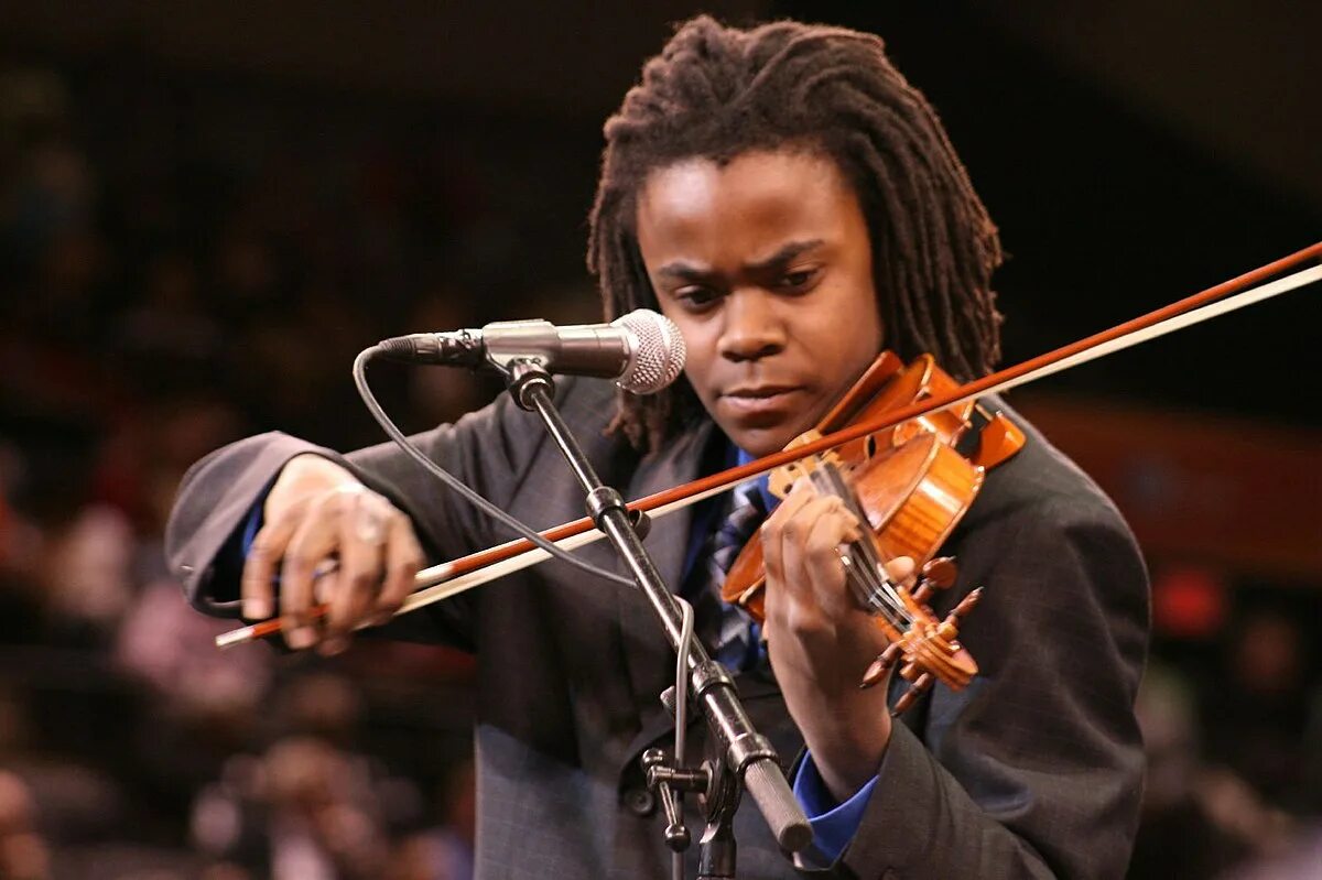 Joshua violin. Африканская скрипка. Joshua tan playing the Violin.