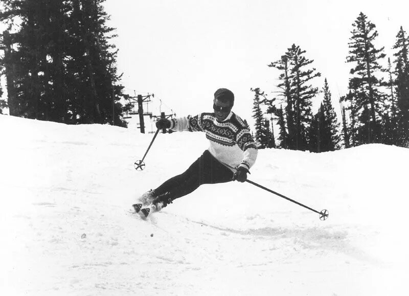 Туристу лыжнику было лень идти. Горнолыжники СССР. Лыжник Матиас Здарский. Горные лыжи фристайл в 1930е годы. Ретро лыжник.