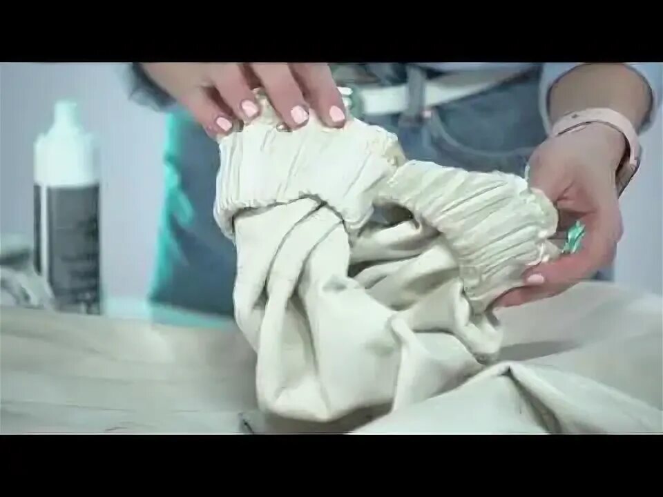 Пятно на кожаной куртке. Чем почистить рукава куртки. Залоснившийся пиджак. Чем почистить рукава куртки. Засаленный рукав куртки.