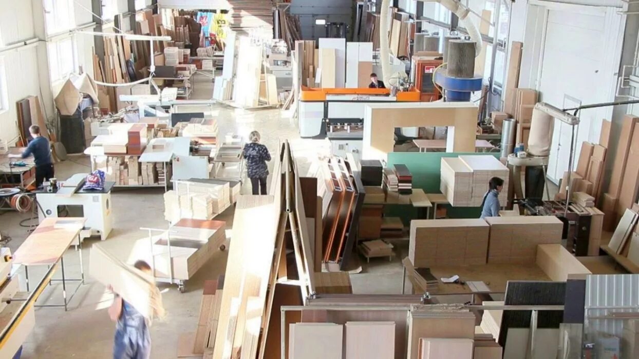 рабочие мебельные магазины. небольшой магазин мебели. отдел мебели.