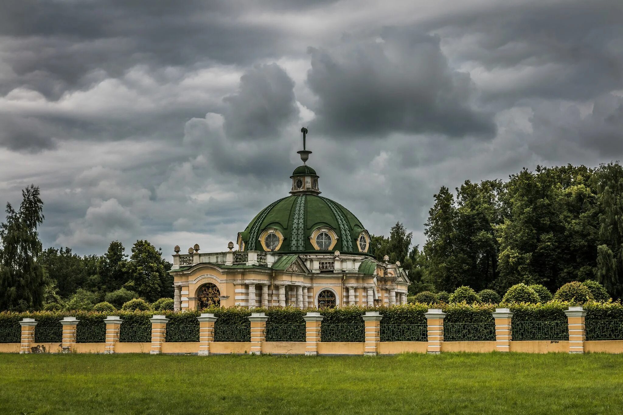 Подмосковный Версаль Кусково. Усадьба Шереметевых в Кусково. Парк усадьба Кусково. Парк Кусково грот. Усадьба кусково история