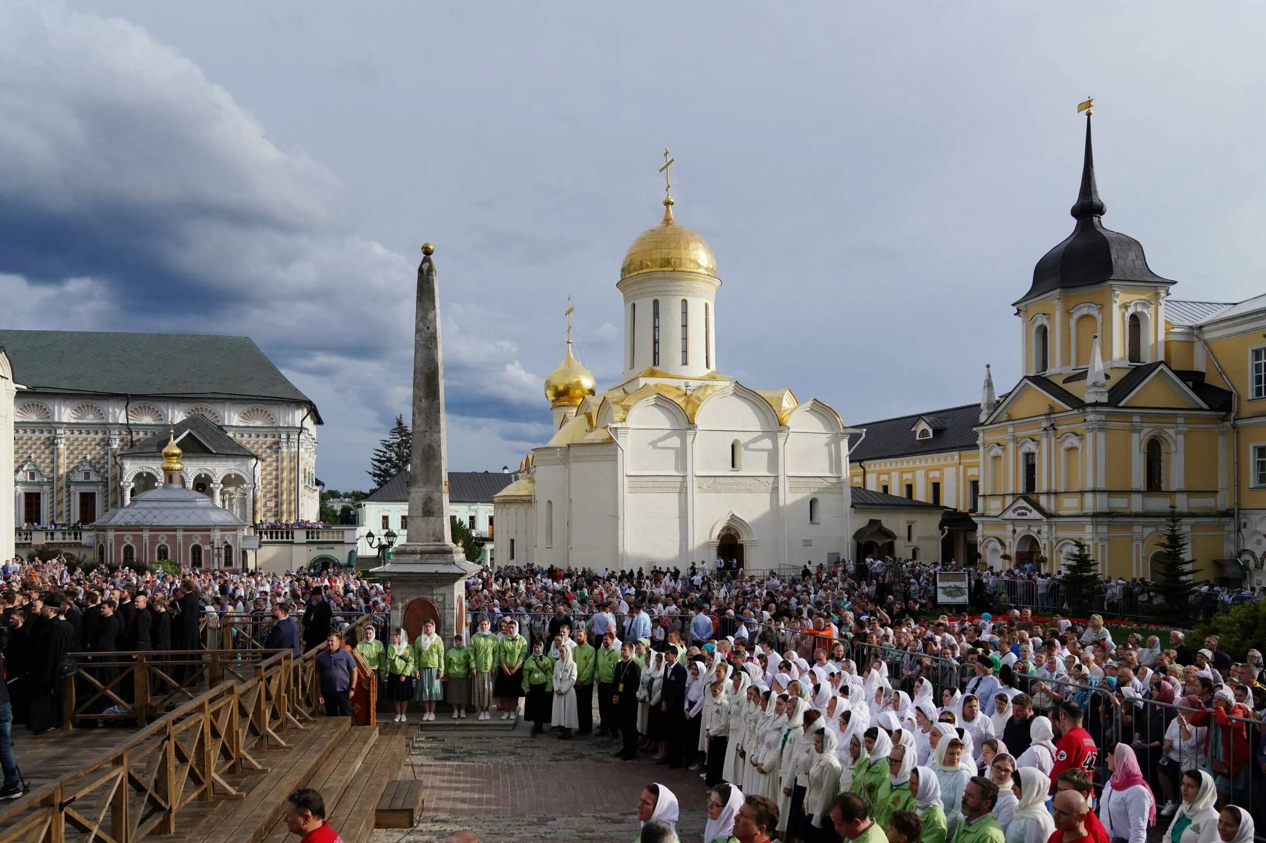 Свято троицкая лавра площадь. Троице-Сергиева Лавра Сергиев Посад. Лавра Сергия Радонежского Сергиев Посад.