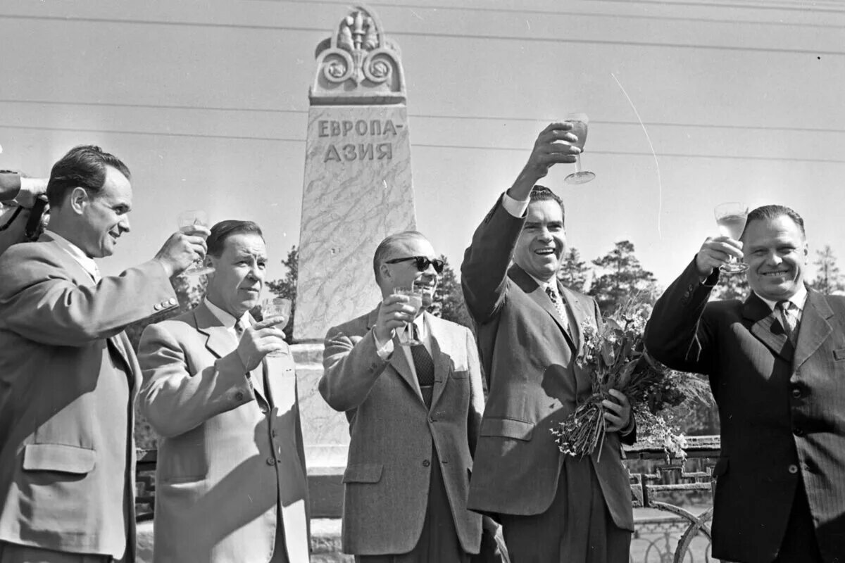 События 1959 года в ссср. Никсон в Дегтярске в 1959. Никсон в СССР 1959. Визит Никсона 1959.