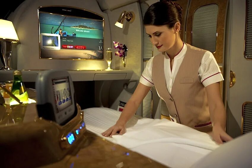 First class going first class. Эмирейтс первый класс Москва Дубай. Emirates first class a380. Первый класс Эмирейтс. Emirates Airlines a380 Inflight.