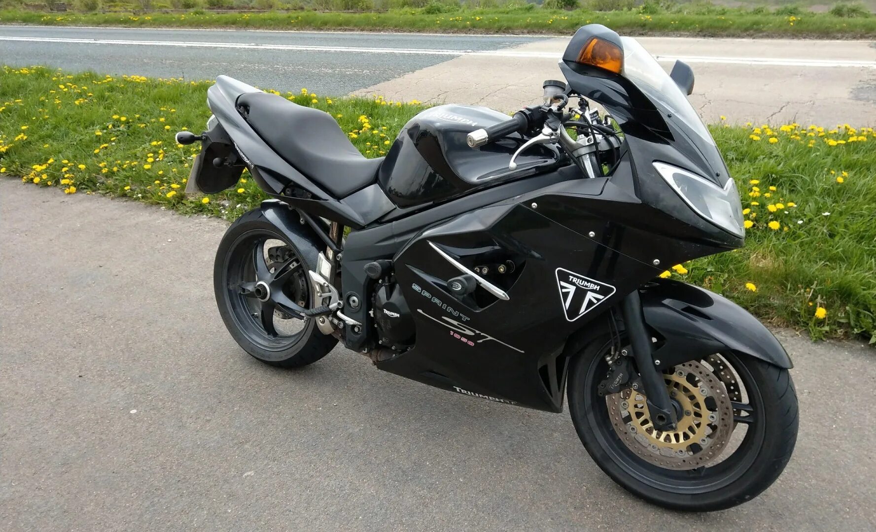 Триумф спринт 1050. Triumph sprint st 1050. triumph sprint st 1050 2010г. triumph sprint st 1050 black.