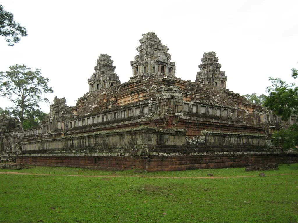 Малайзия камбоджа. Храм Байон в Камбодже. Камбоджа Лаос Аютая. Малайзия Ангкор. Лаос и Кампучия.