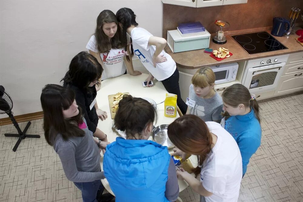 Питание волонтеров. Волонтеры здорового питания. Фото благотворительность школе.