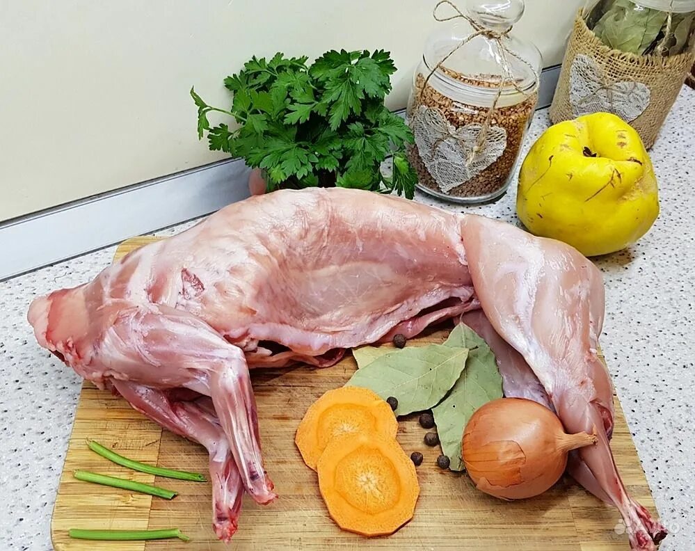 Кормовой рацион для кроликов. Выход мяса кролика калифорнийской породы. Выход мяса у кроликов разных пород таблица. Визитка мясо кролика. Таблица возраста кролика.