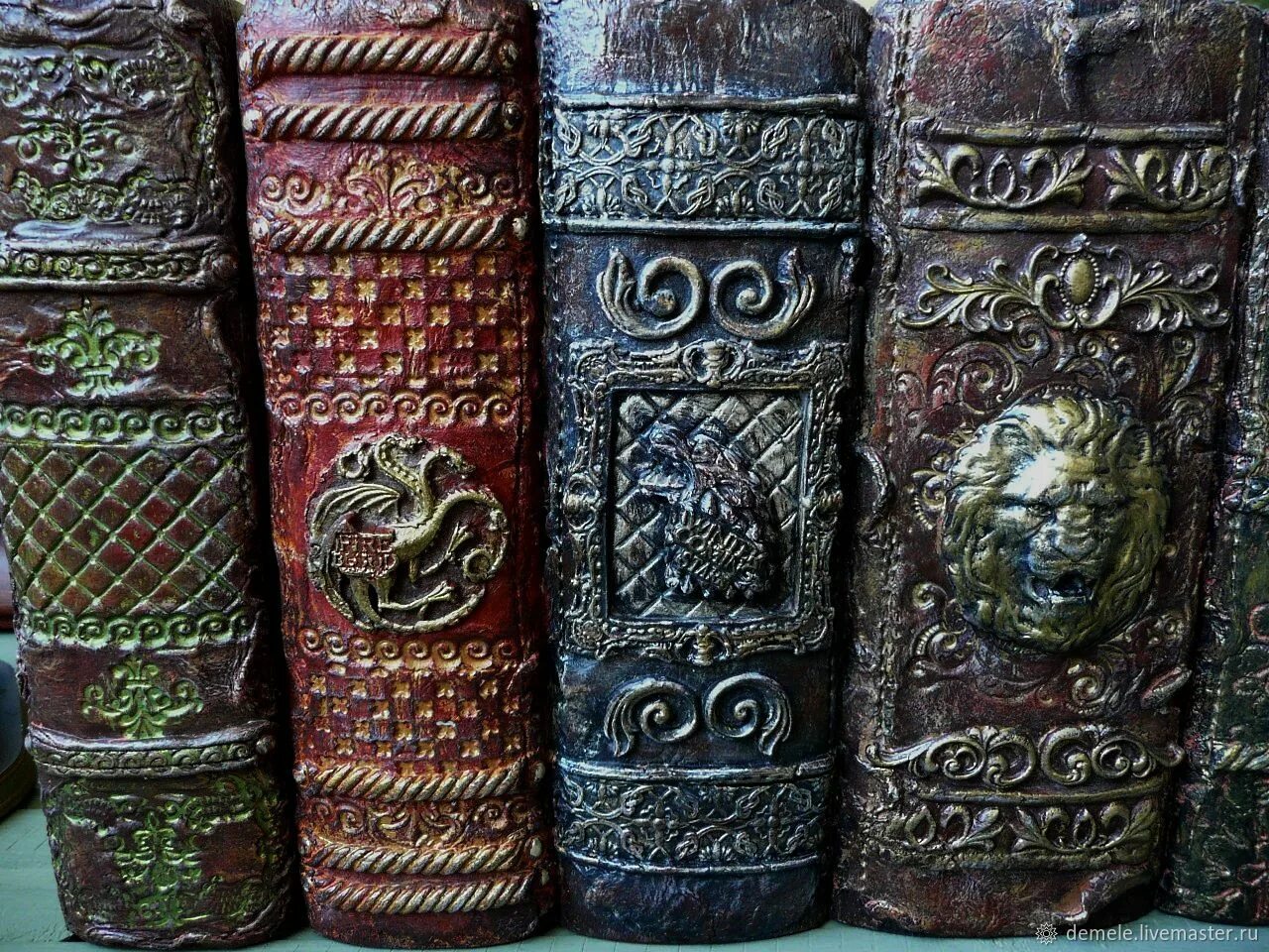 Какой цвет использовали в древних книгах