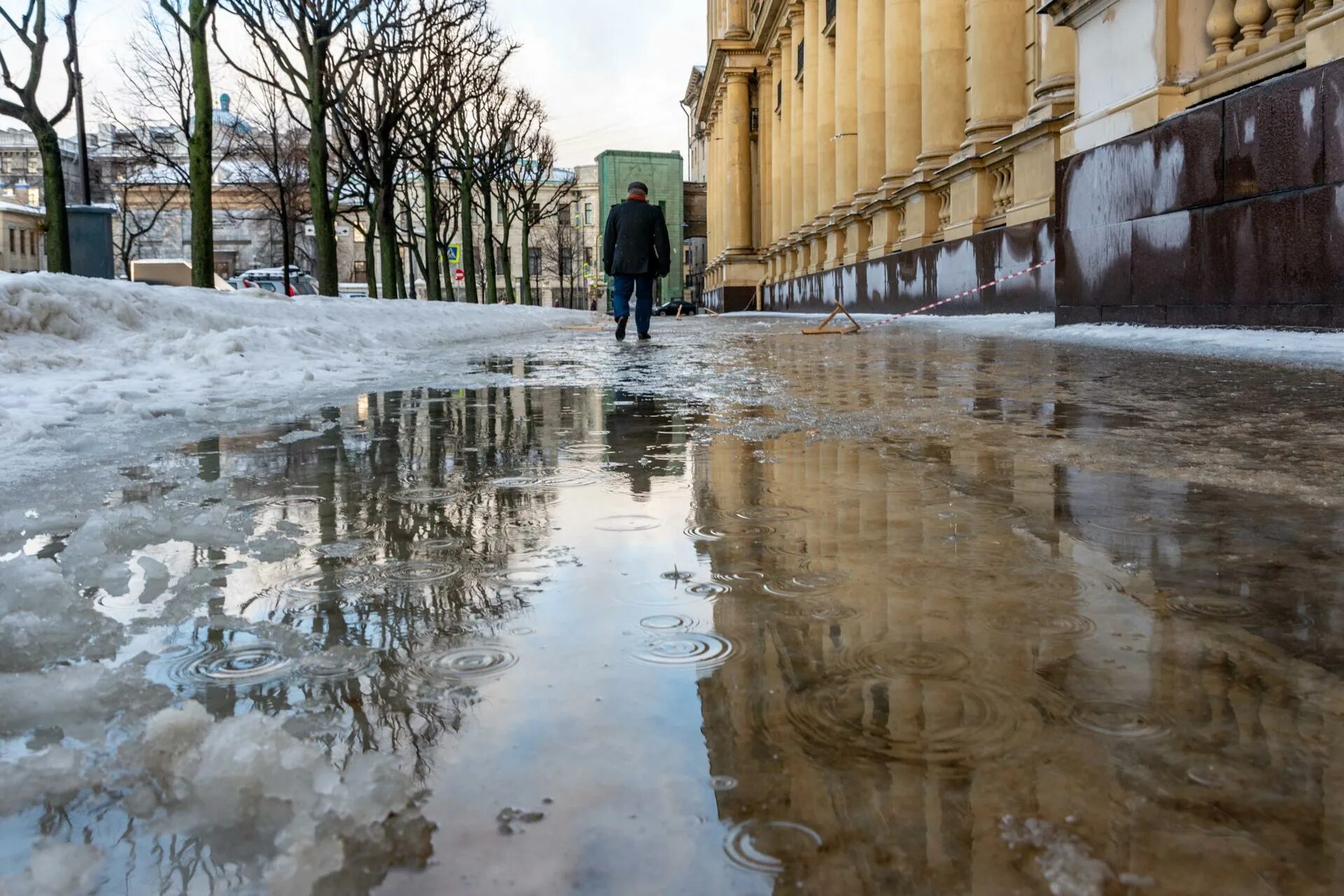 Пришла пора оттепели снег. Оттепель в Санкт-Петербурге. Оттепель в Питере. Петербург зима оттепель. Петербург. Февральская оттепель.