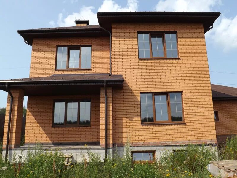 Дом в 1 кирпич. Кирпич солома альтаир. железногорский кирпич персиковый. брылинский кирпич солома. кирпичный дом солома.