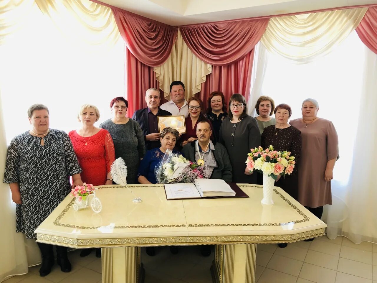 Новости оха 65. Вручение медали ребенку. свадьба. новости оха.