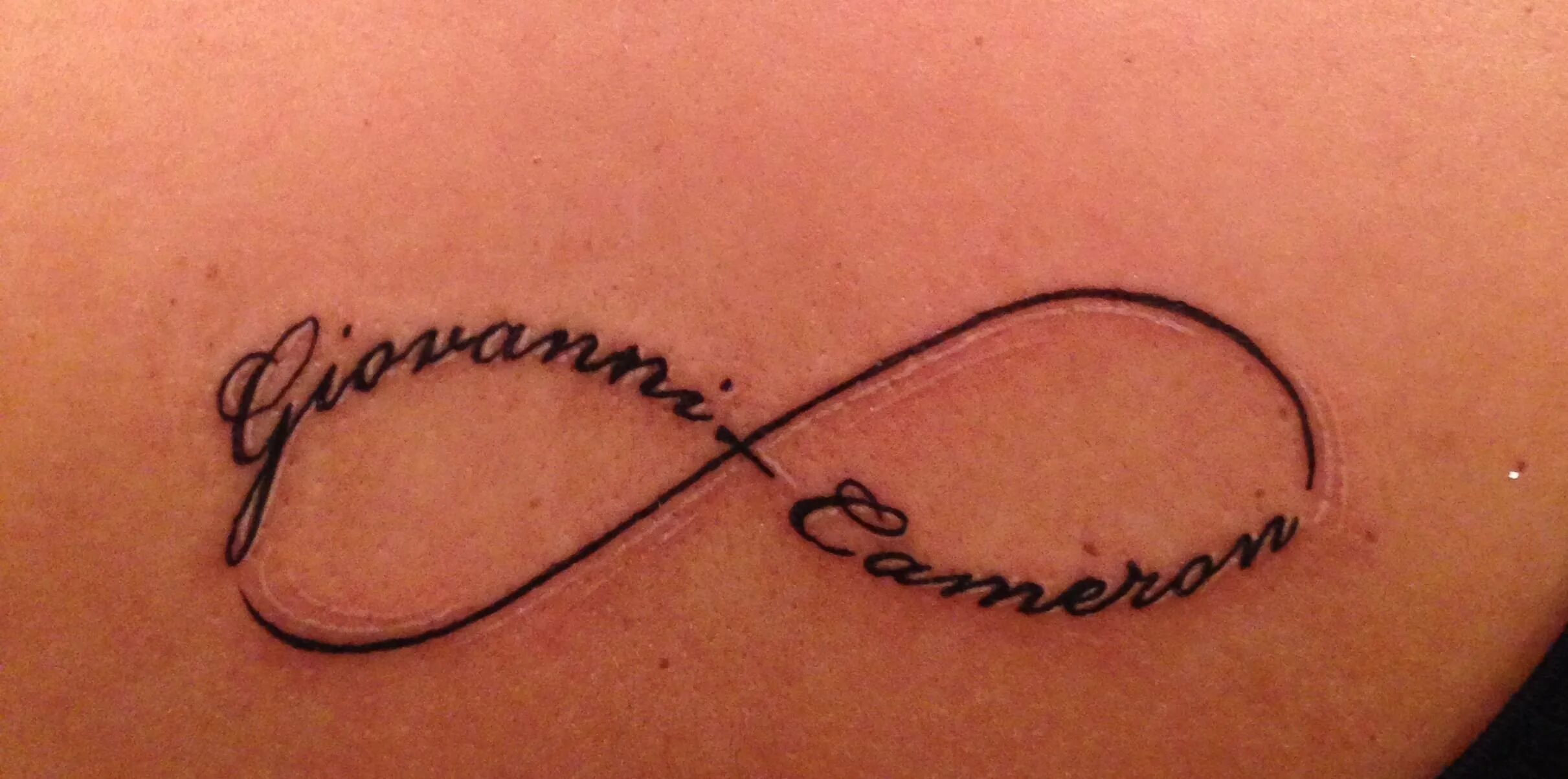 Тату с именем софия на руке. Наколки с именем татьяна. Тату корона с именем. Тату диана. Тату с именем татьяна на руке.