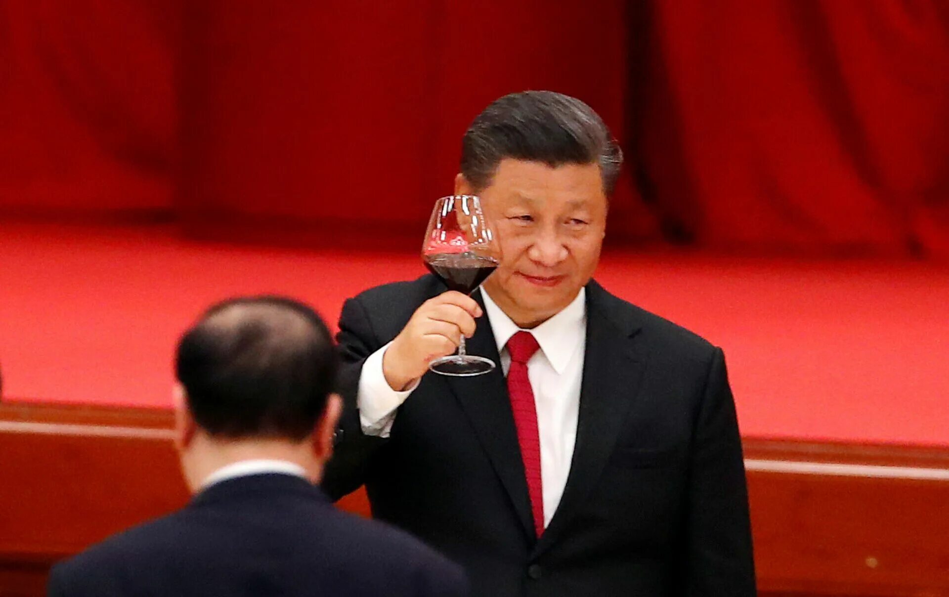 Лидер китайской республики. Лидер кнр си цзиньпин. Си дзинь пинь. Лидер китайской республики. Джеки чан и си цзиньпин.