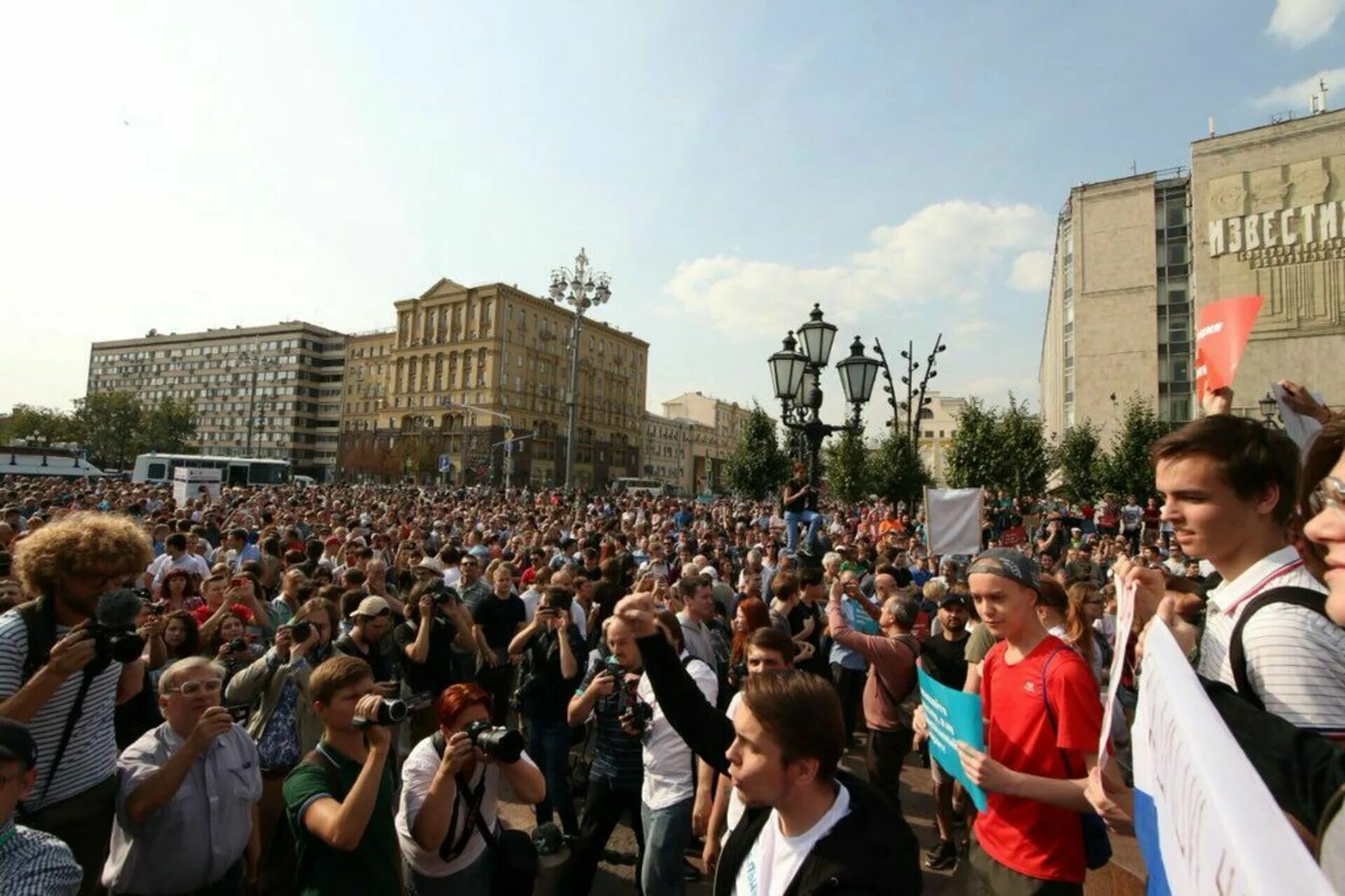 Граждан а также выступает в. 9 Сентября 2018 митинг. Митинг "последнего шанса". Митинг 9 мая Москва ведущие.