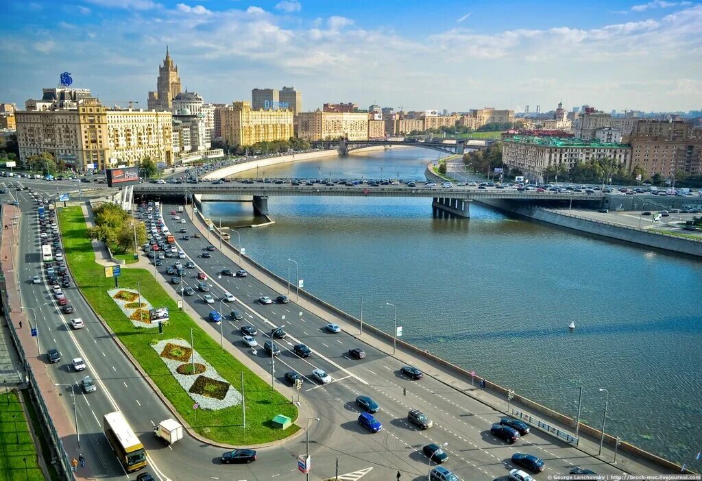 Набережная в москве где. Краснопресненская набережная Москва. Парк на Краснопресненской набережной. Краснопресненская набережная Карст. Набережная Краснопрес Краснопресненская набережная.