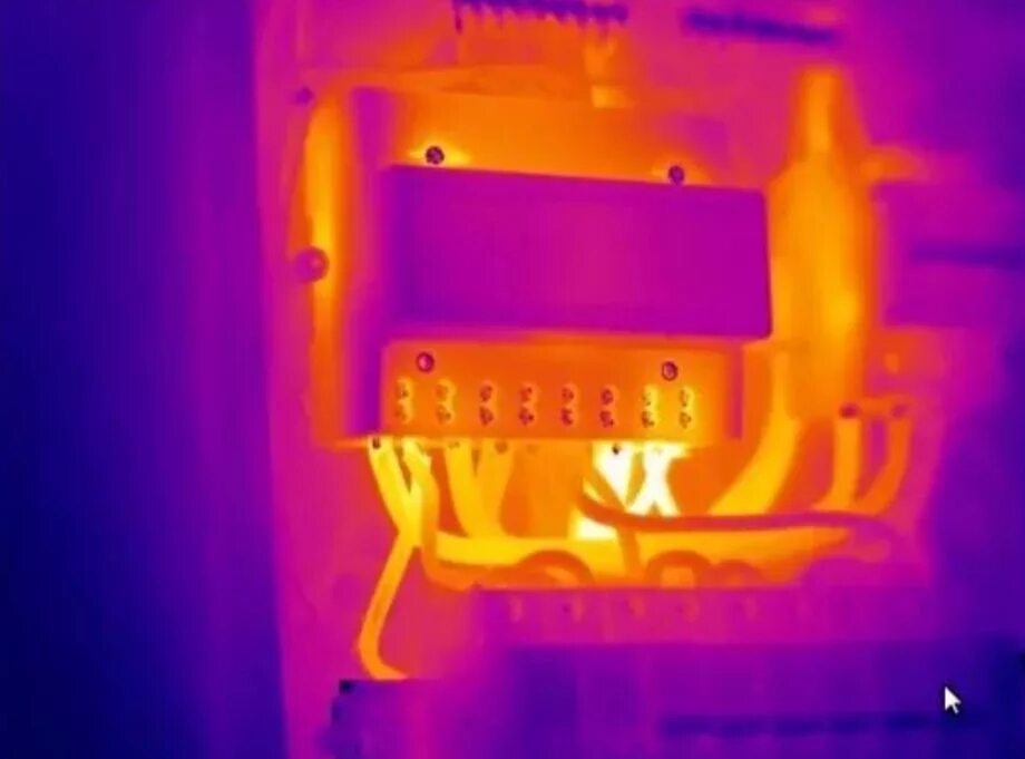 Тепловизор 172674. Тепловизионное обследование FLIR. Тепловизор снимки. Тепловизионная съемка зданий.