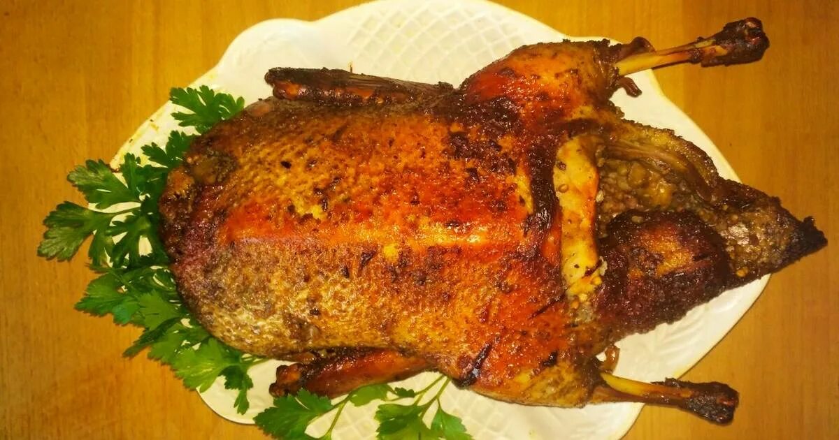 окорочка жареные. утка жареная на сковороде. утиные окорочка от юлии высоцкой. окорочка гриль.