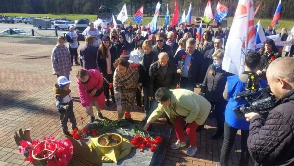 29 апреля 14 дней. Автопробег в поддержку. Автопробег 9 мая Брянская. Памятник автопробег профсоюзов. 9 Мая 2022 площадь профсоюзов.